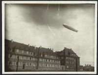 Zeppelin &uuml;ber Worms (Thomasstrasse Richting Dom)